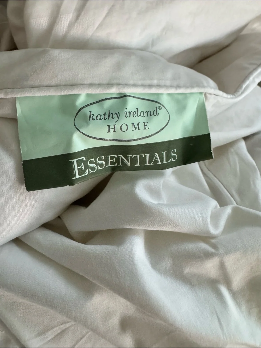 Kathy Ireland Home Royal Luxe Twin White Goos Feather and Down Comforter